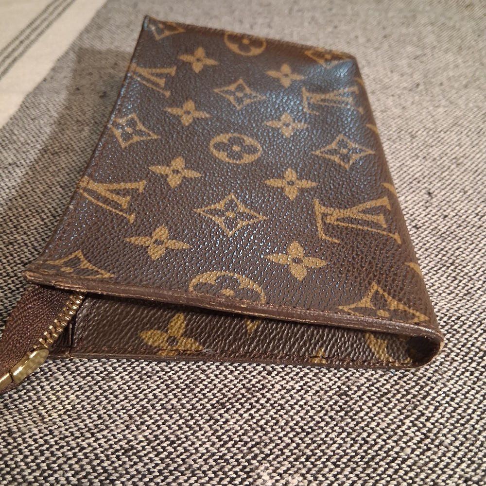 Louis Vuitton Monogram Clutch - Picture 4 of 11